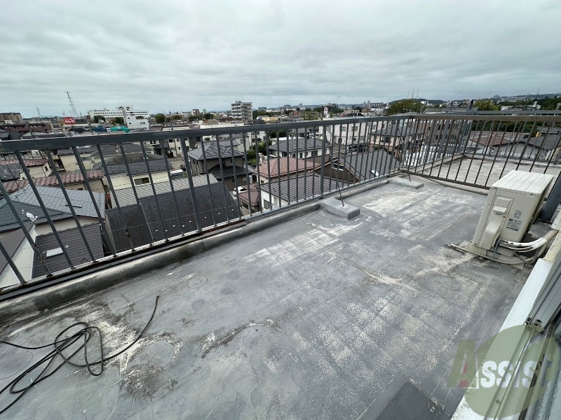 バルコニー　バルコニーは洗濯物を干すスペースがあります。