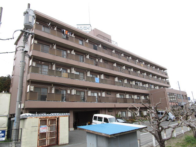 建物外観　タイル張りの外観