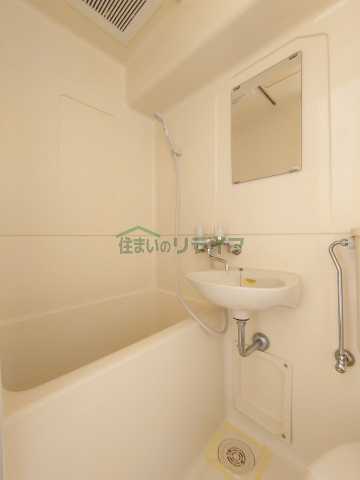 バス・シャワールーム　別部屋の参考写真です