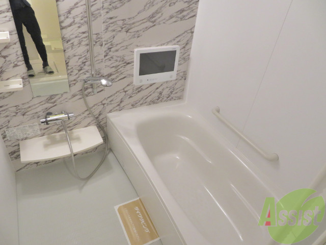 バス・シャワールーム　バスルームはこちらです。広々としてゆったり休めます。