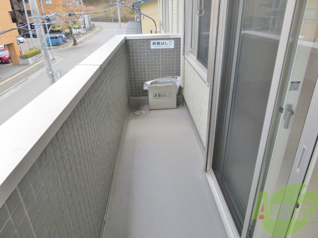 バルコニー　バルコニーは幅があり、広い印象を受けました。