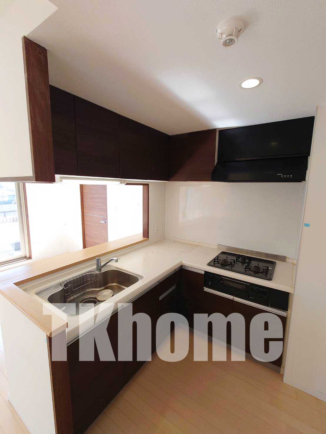 キッチン　３ツ口ガスシステムキッチン　※同建物参考画像