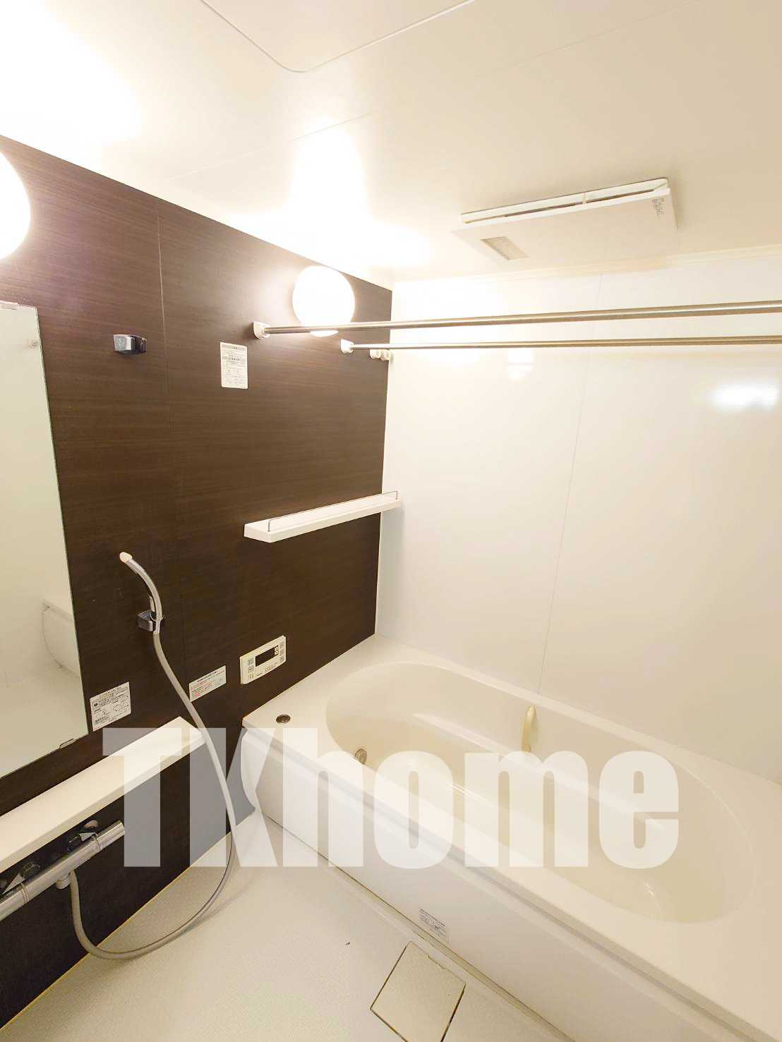 バス・シャワールーム　追い炊き・浴室乾燥機付き　※同建物参考画像