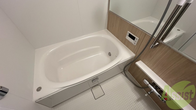 バス・シャワールーム　お風呂です。浴室乾燥機能も付いています。