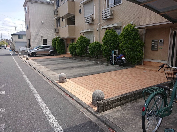 駐車場　舗装平置き駐車場です