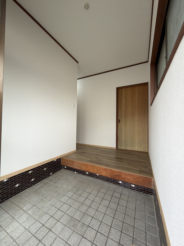 ＪＲ山陽本線 新下関駅 徒歩20分 1階建 築47年の玄関写真