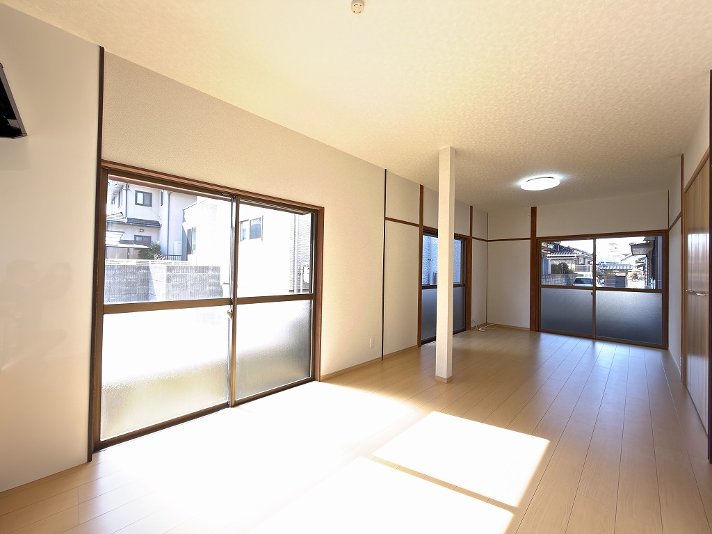 ＪＲ山陽本線 新下関駅 徒歩20分 1階建 築47年の居間写真