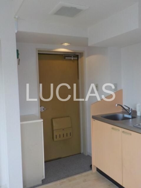 キッチン　キッチン下部に大きい収納スペース！