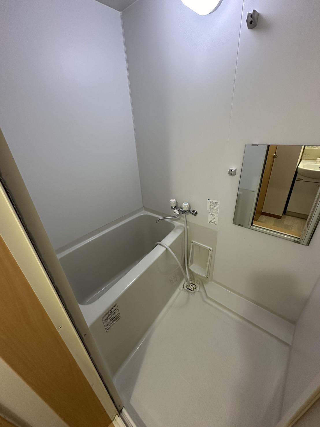 バス・シャワールーム　浴室(同じ反転間取りの別部屋の写真です)