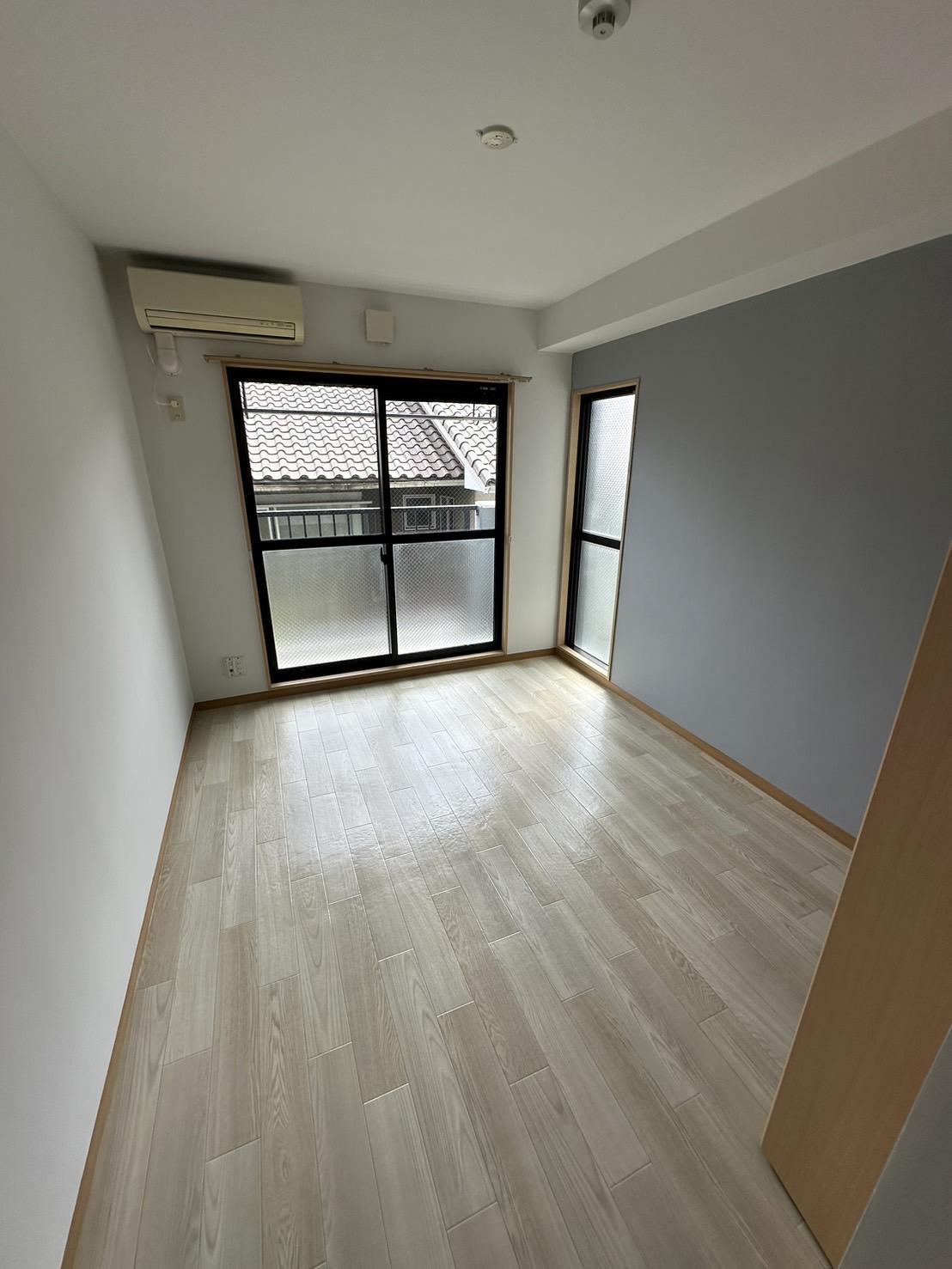 居室・リビング　居室(同じ反転間取りの別部屋の写真です)