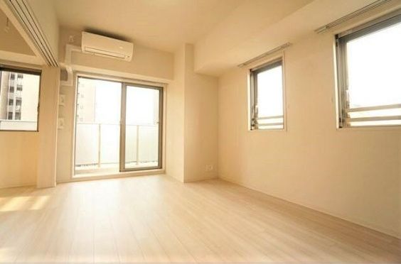 居室・リビング　☆明るい居間☆