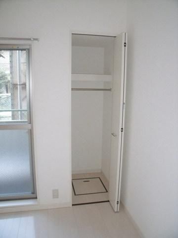 収納　クローゼット付き