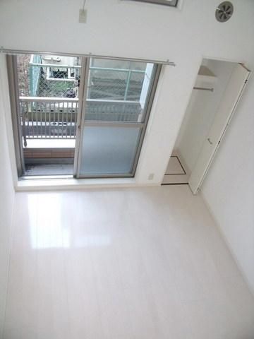 居室・リビング　ホワイトカラーの室内です