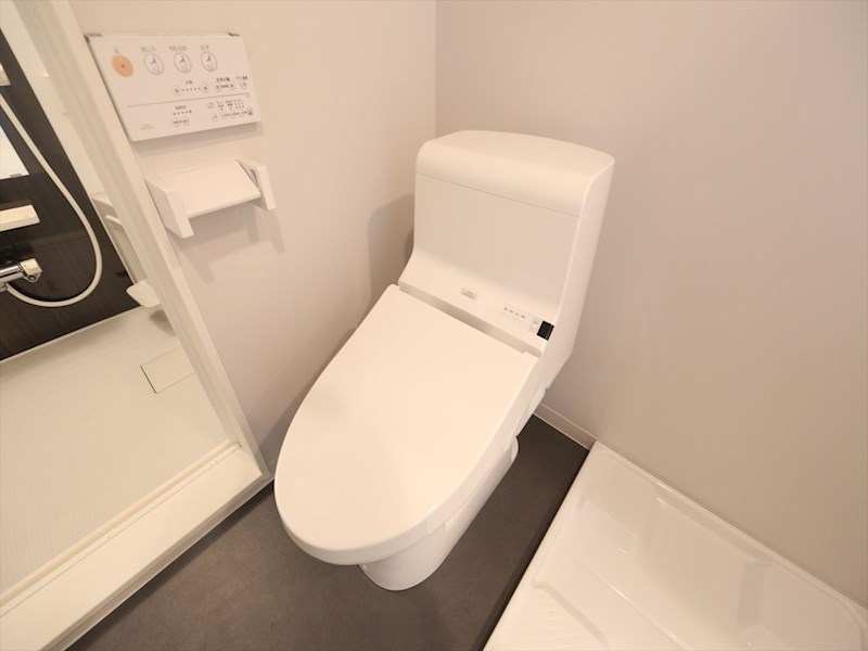 トイレ　温水洗浄暖房便座付トイレ