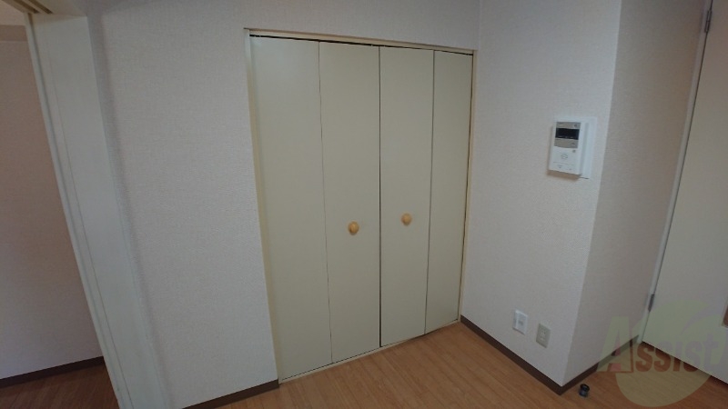 収納　寝室の収納です。部屋がすっきり片付きます。