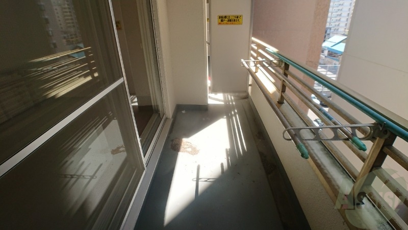 バルコニー　バルコニーは幅があり、広い印象を受けました。