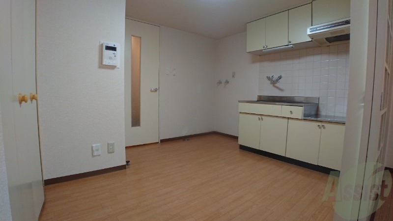 居室・リビング　フローリングと壁のカラーが明るい雰囲気ですね！