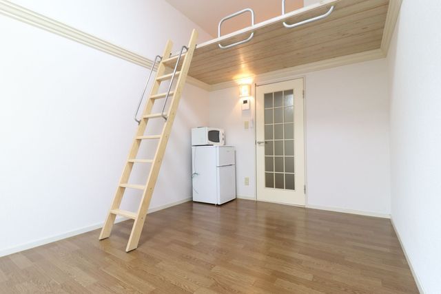 居室・リビング　冷蔵庫／電子レンジ備え付け