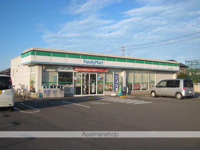 コンビニ　ファミリーマート（コンビニ）まで1025m