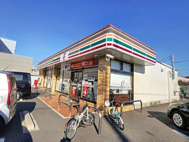 コンビニ　セブンイレブン（コンビニ）まで643m
