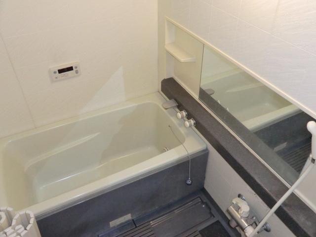 バス・シャワールーム　追焚き機能付きバス