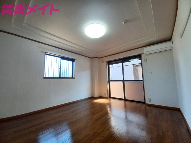 居室・リビング　同物件別室画像