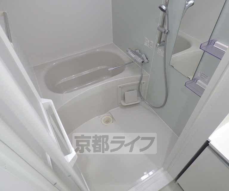 バス・シャワールーム　シンプルな浴室です。