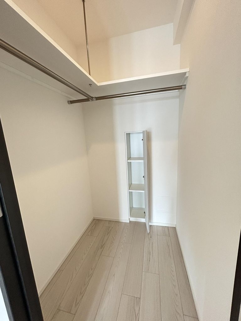 収納　ウォークインクローゼットには小物入れ