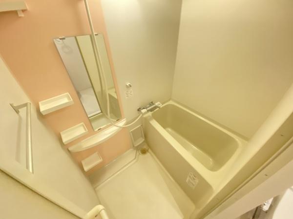 バス・シャワールーム　浴室乾燥機付きバス！