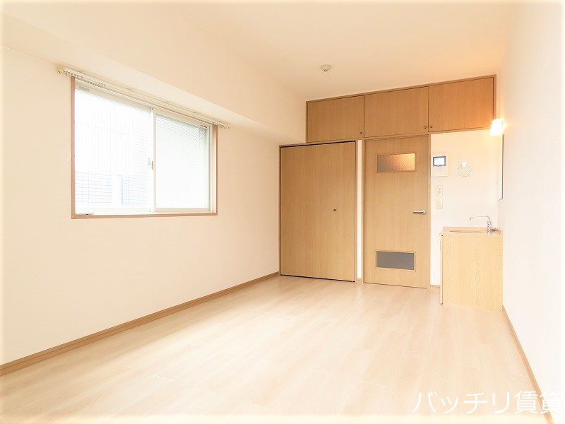 居室・リビング　別号室写真の為、現状優先。側面窓なし。