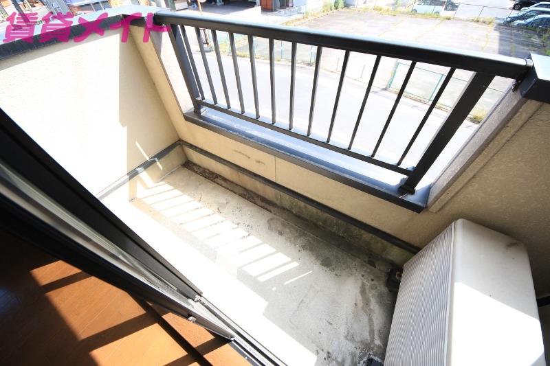 バルコニー　同建物別部屋写真です