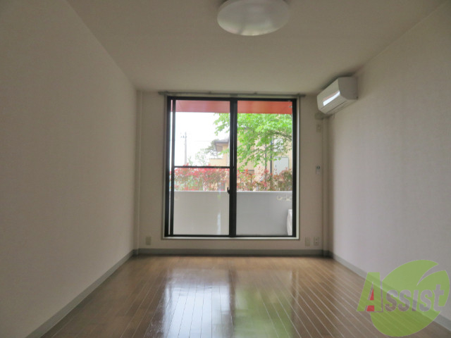 居室・リビング　白基調のお部屋は、部屋が明るく広く感じますね。