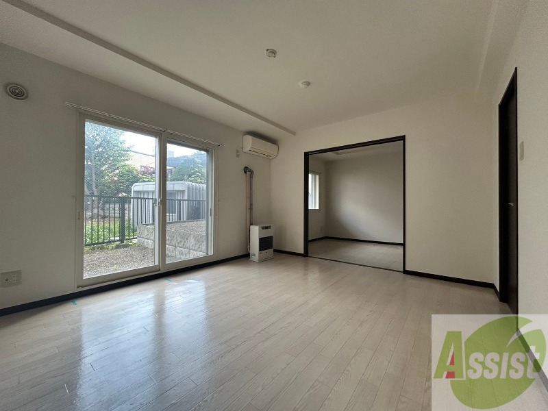 居室・リビング　広くてキレイなお部屋が広がっていて、充実した生活が送れそう。