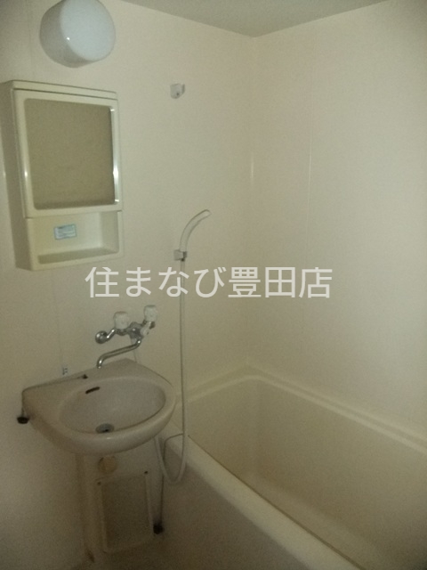 バス・シャワールーム　同型別部屋写真