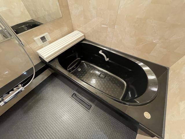 バス・シャワールーム　釣ったり入れるサイズのお風呂です