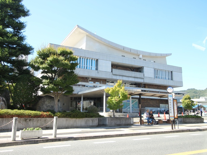 役所　箕面市役所（役所）まで180m