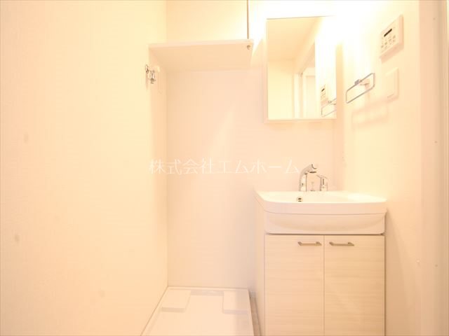 洗面設備　脱衣所　独立洗面台（シャンプードレッサー付）