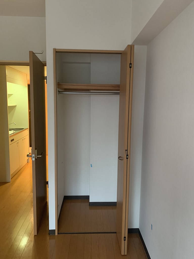 収納　ハンガーパイプ付きのクローゼット