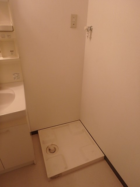 その他設備　防水パン付きの室内洗濯機置場