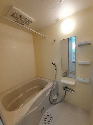 バス・シャワールーム　落ち着いた空間のお風呂です