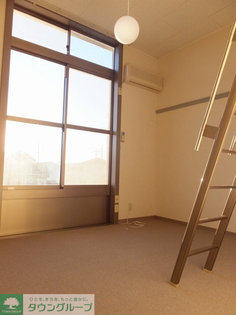 居室・リビング　家具・家電無しのお部屋です。