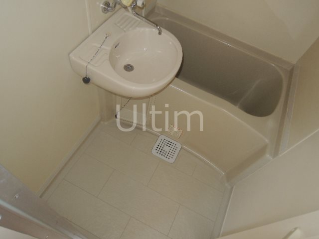 洗面設備　違うお部屋の写真です。ご参考までに