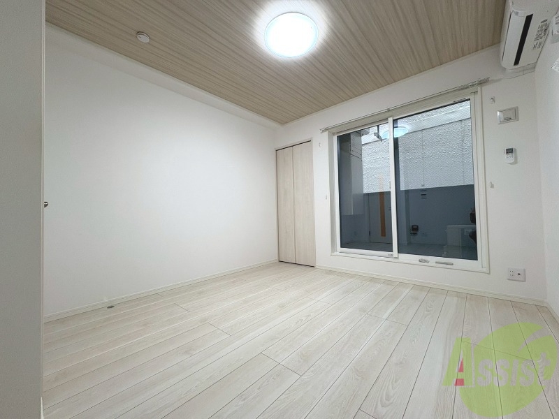 その他部屋・スペース　お部屋が広いのでベッドを置いても狭く感じないです。