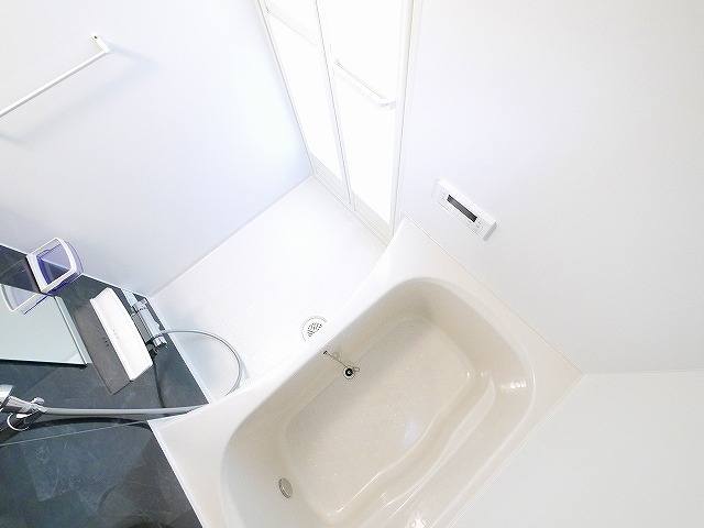 バス・シャワールーム　コンパクトで使いやすいお風呂です