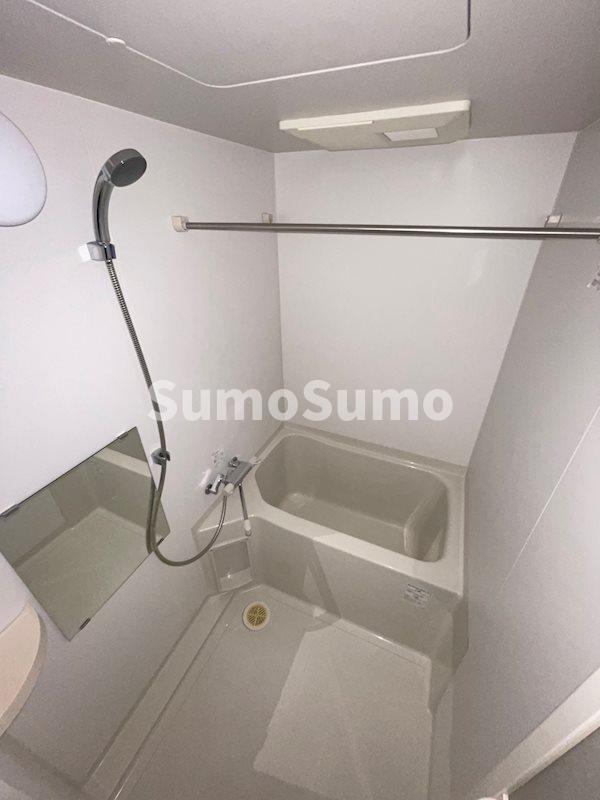 バス・シャワールーム　コンパクトで使いやすいお風呂です