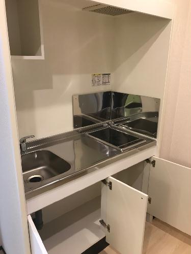 キッチン　電気タイプのコンロとなっております（2口）
