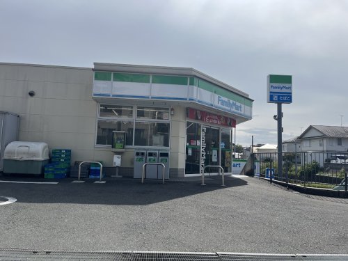 コンビニ　ファミリーマート 都筑加賀原店（コンビニ）まで297m