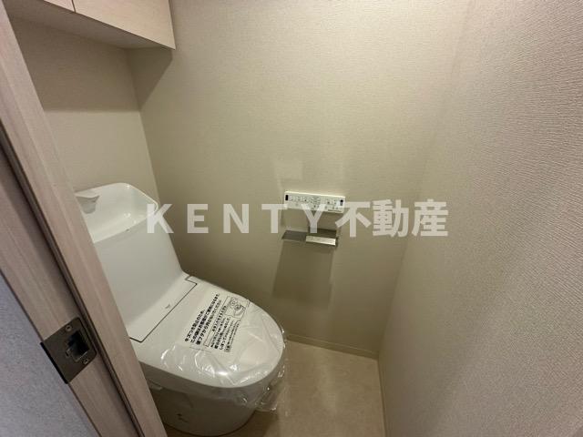 トイレ　落ち着いた色調のトイレです
