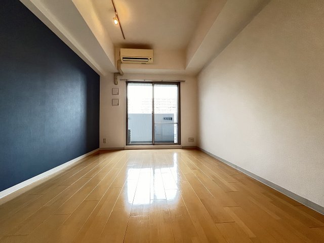 その他部屋・スペース　落ち着いた色調の寝室です