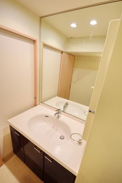 洗面設備　同建物別部屋写真